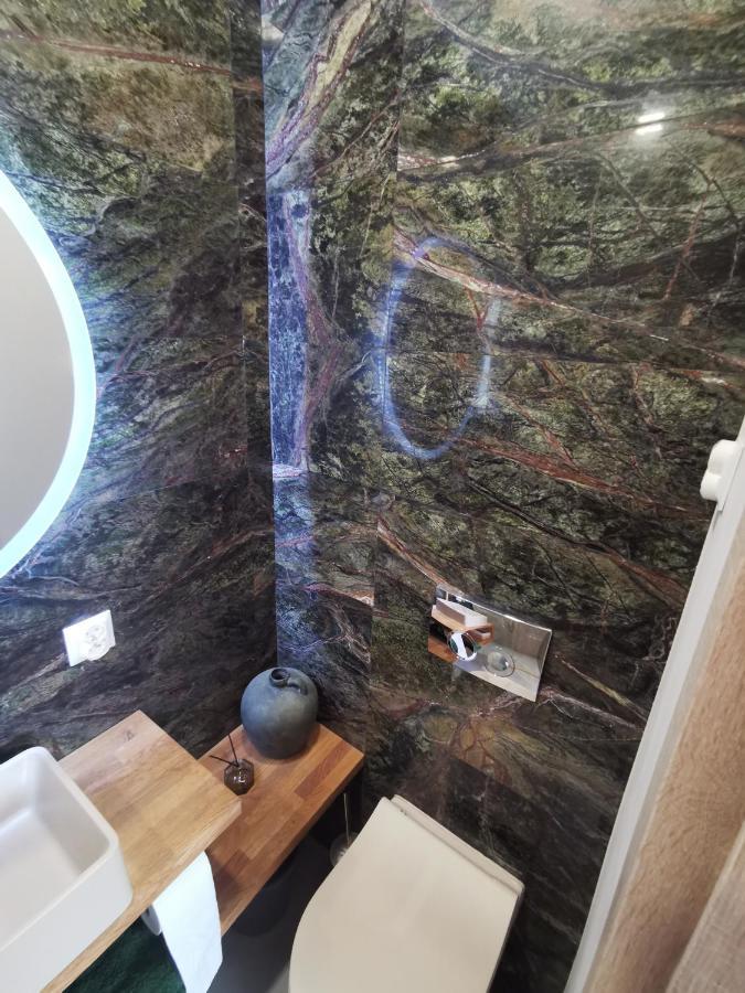 אוסטראון Hearth Hill View Apartment מראה חיצוני תמונה
