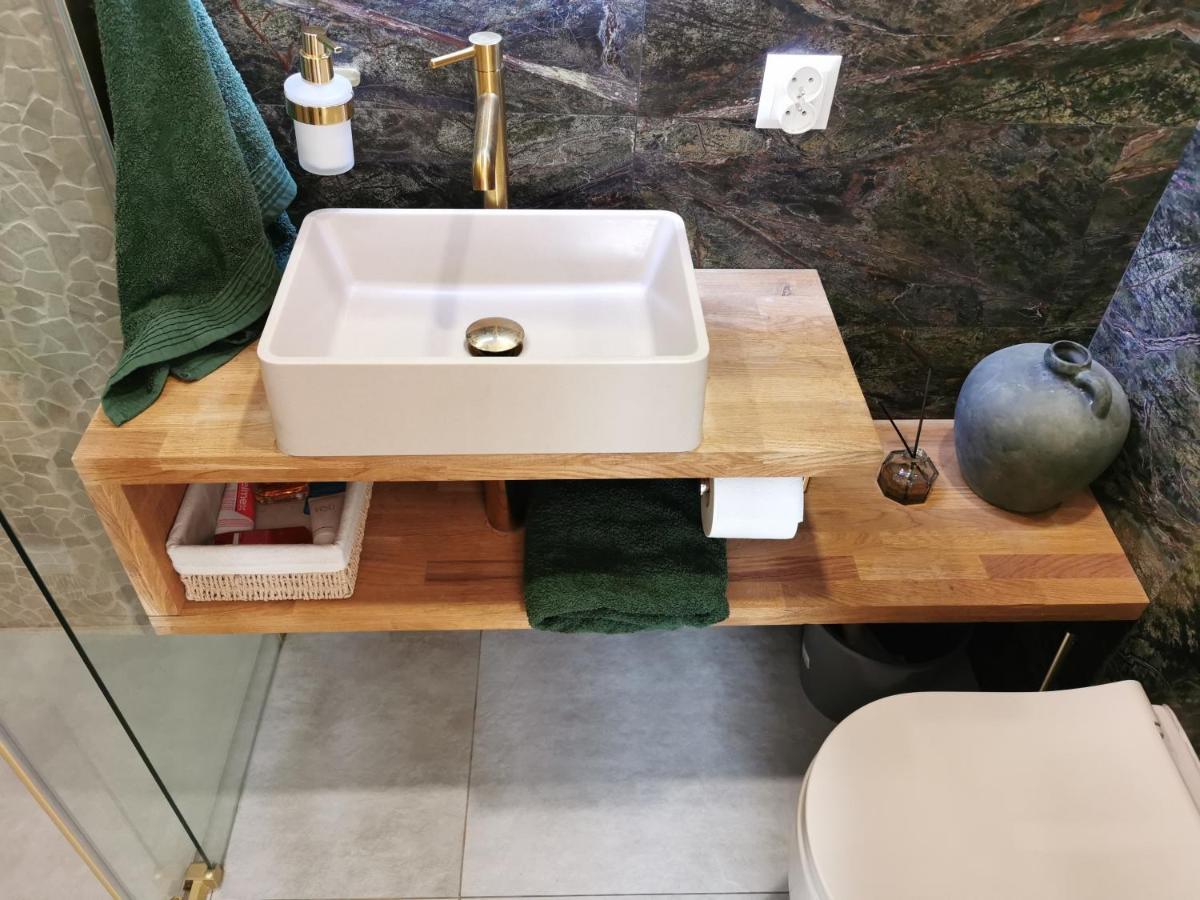 אוסטראון Hearth Hill View Apartment מראה חיצוני תמונה